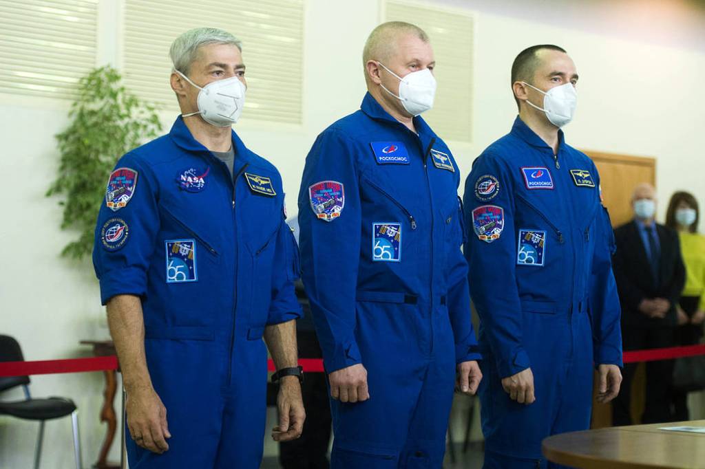Expedition 65 crew members arrive for Soyuz qualification exams