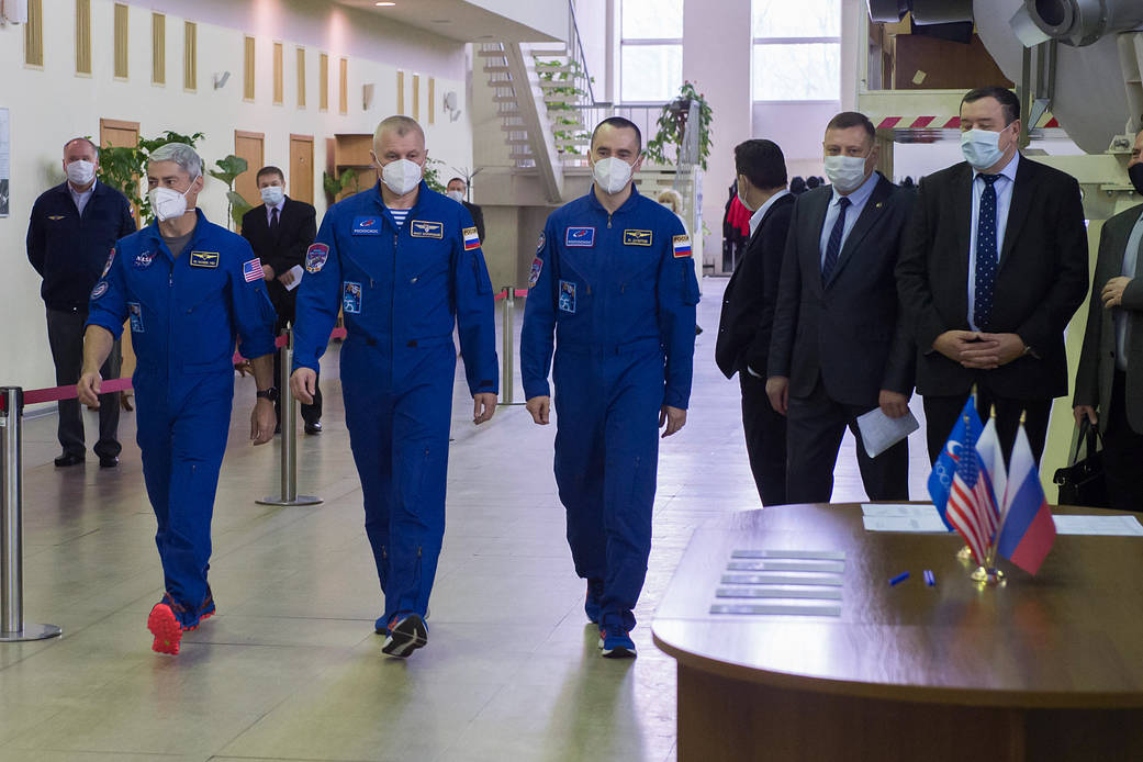 Expedition 65 crew members arrive for Soyuz qualification exams