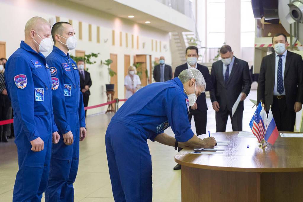 Expedition 65 crew member Mark Vande Hei of NASA