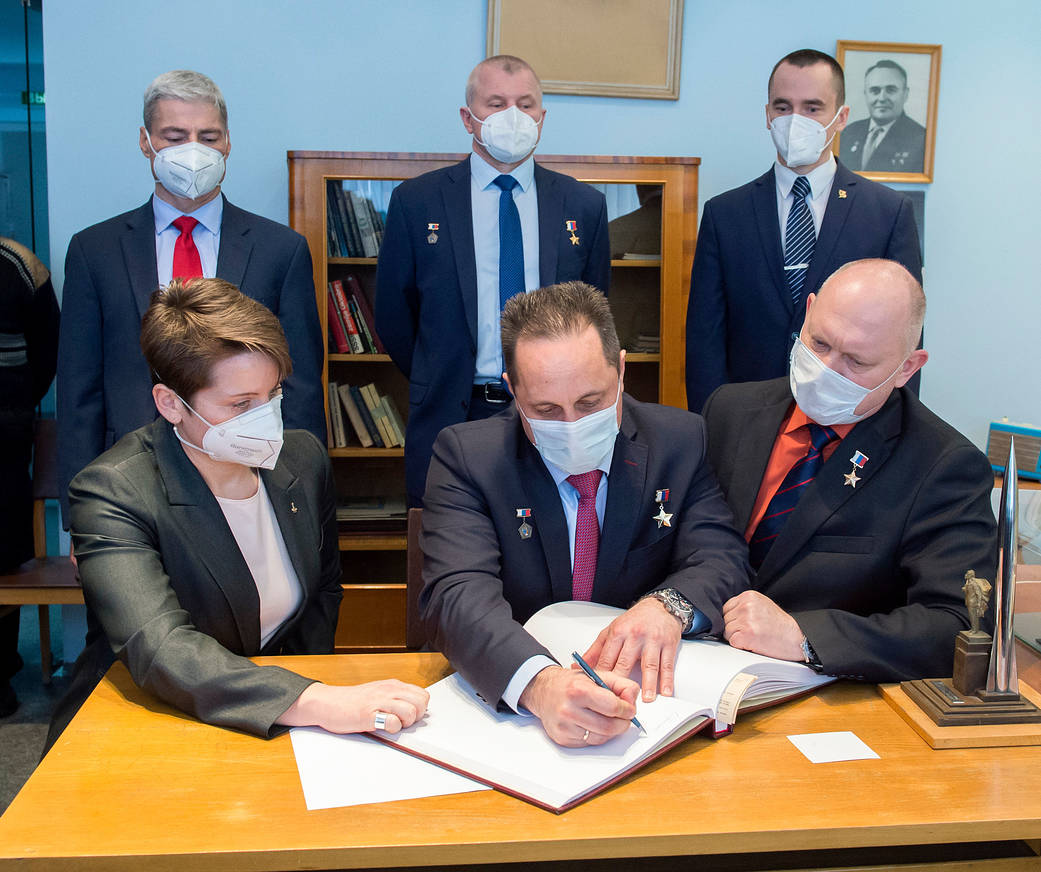 Anton Shkaplerov guest book at the Memorial study of Yuri Gagarin
