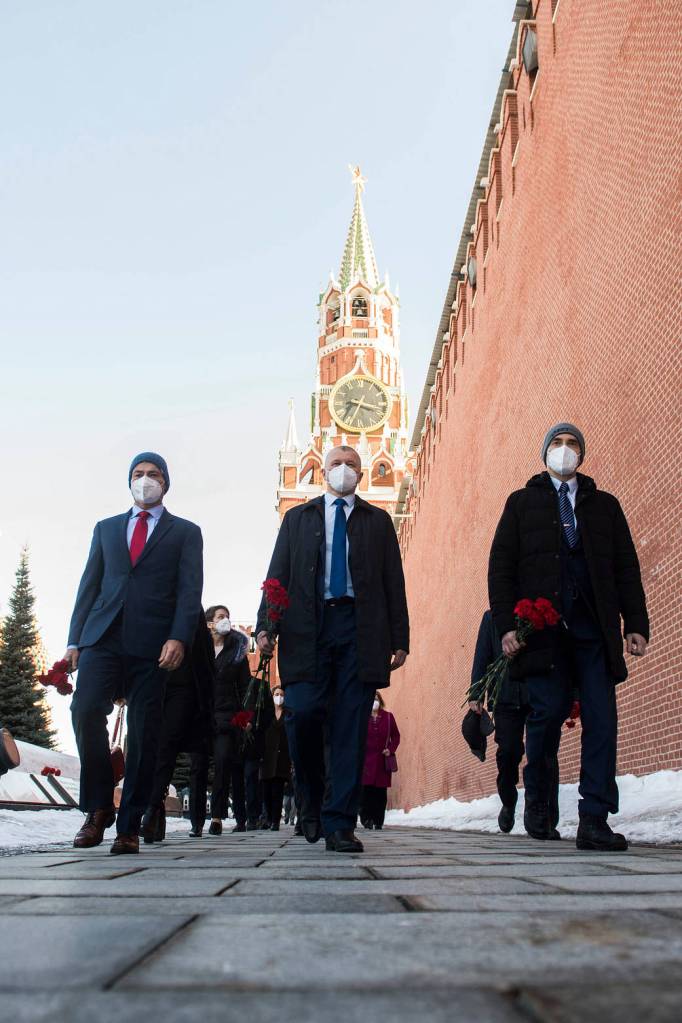 Expedition 65 prime crew members visit Red Square