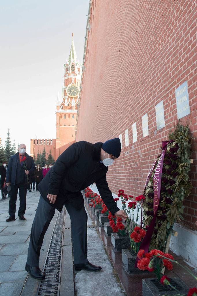 Cosmonaut Anton Shkaplerov lays flowers at Red Square