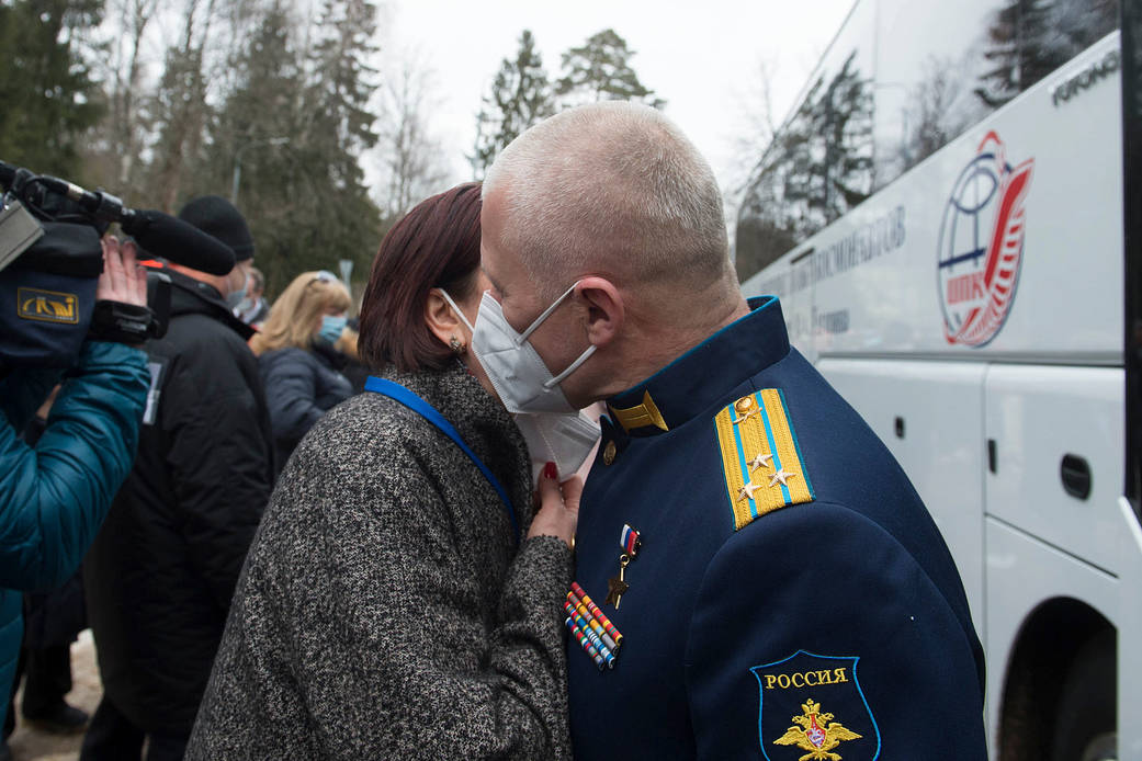 Family of cosmonaut Oleg Novitskiy of Roscosmos bids him farewell