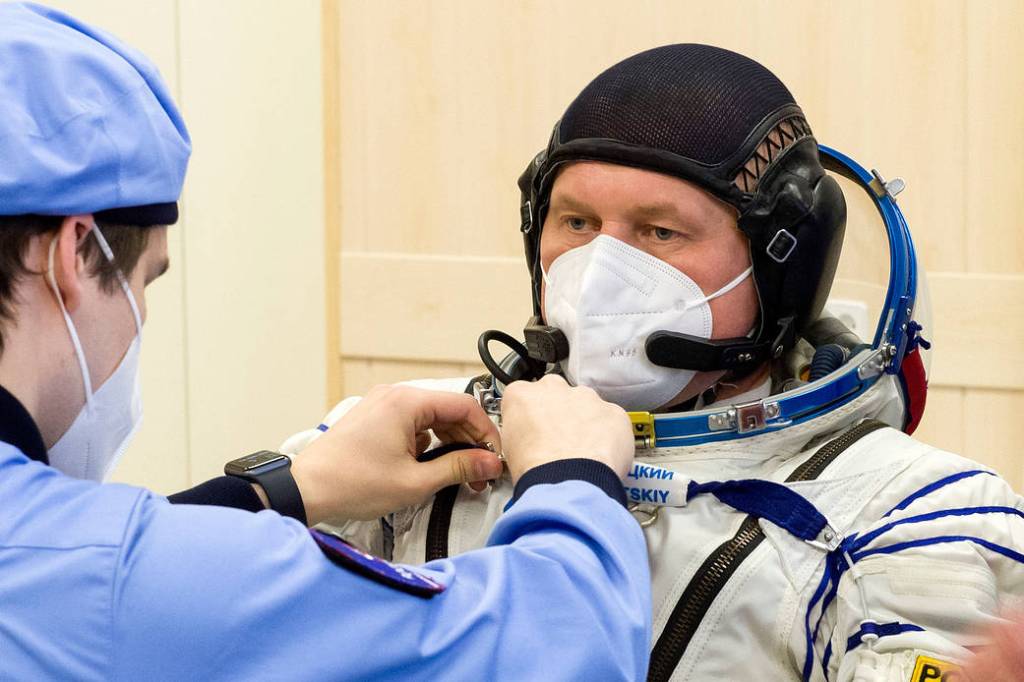 Oleg Novitskiy of Roscosmos dons his Sokol suit during the fit check