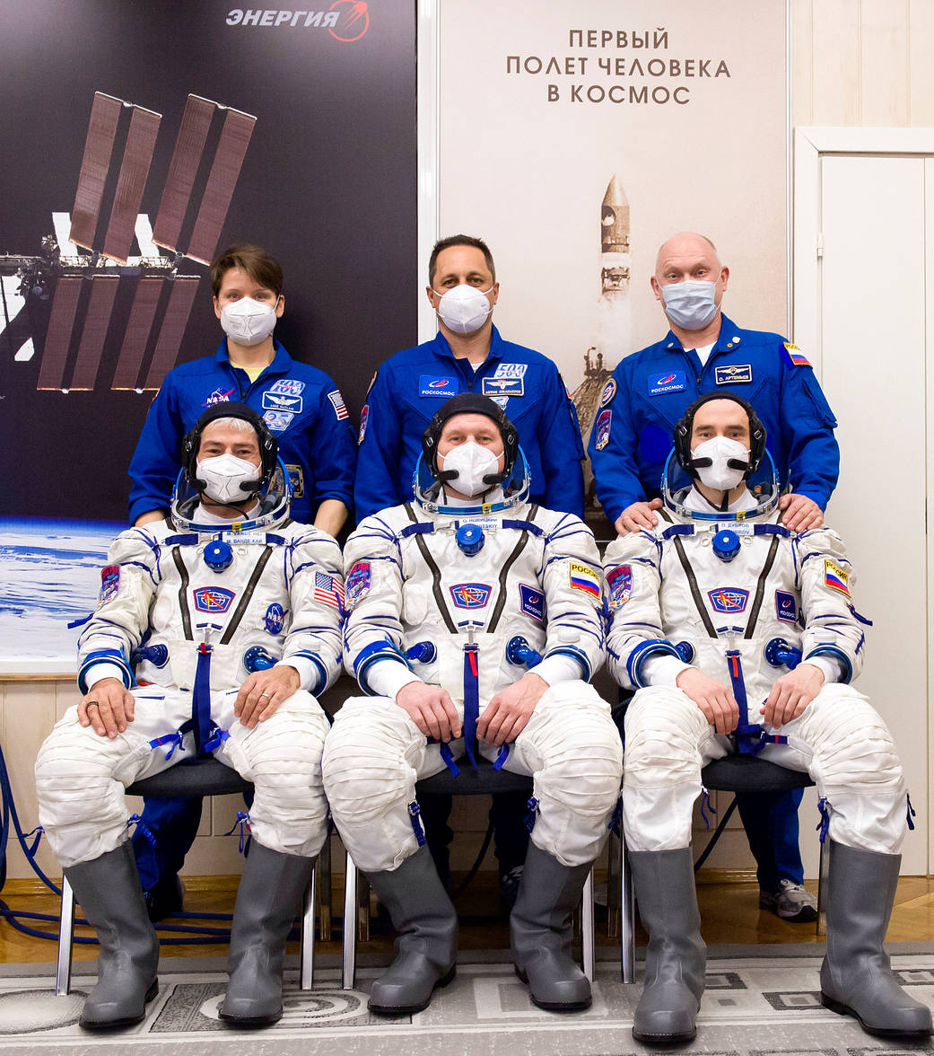 Expedition 65 prime and backup crew pose for a photo with Sokol suits