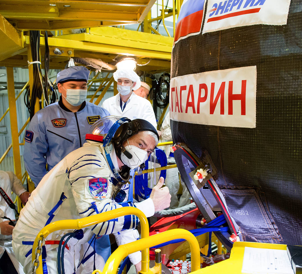 Mark Vande Hei of NASA gives a thumbs up as he headsinside the Soyuz