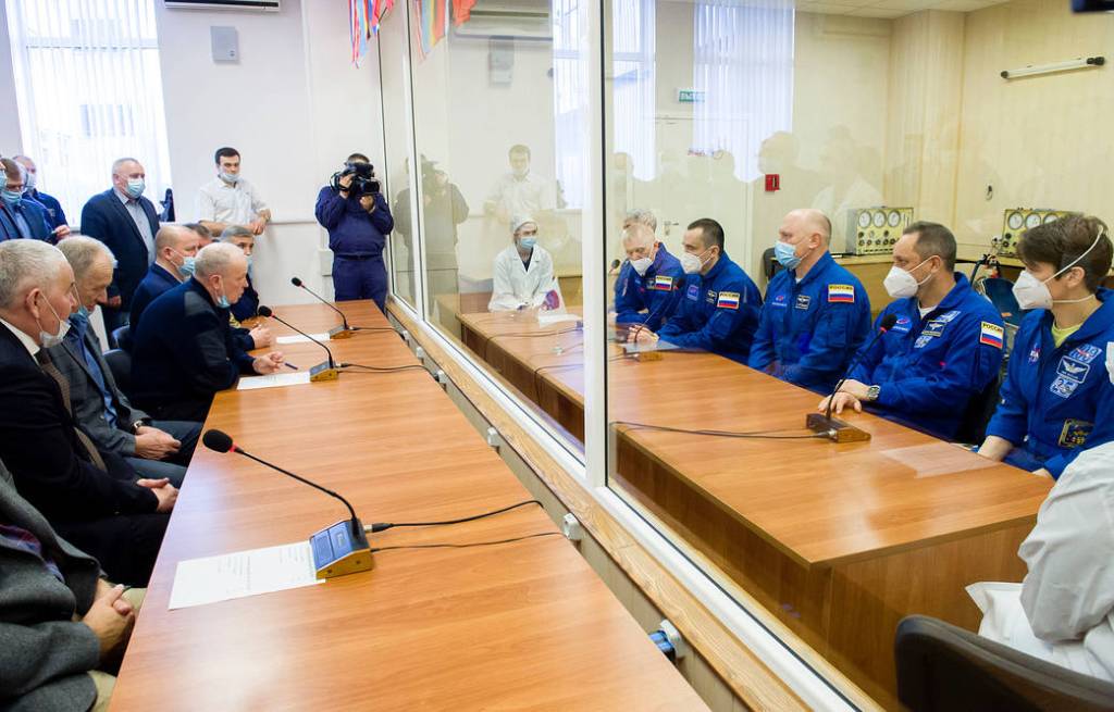 Expedition 65 prime and backup crew meet with mission managers