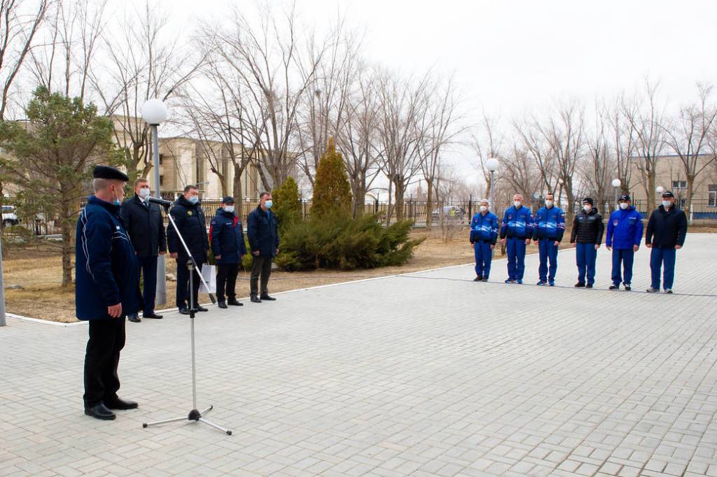 Expedition 65 prime and backup crew members just after raising the flags