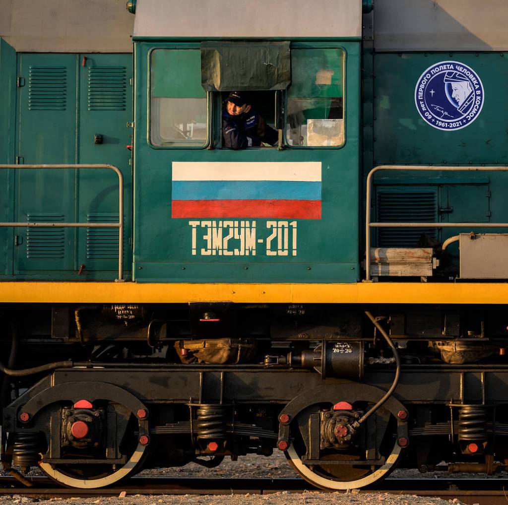 Locomotive rolls out the Soyuz MS-18 rocket