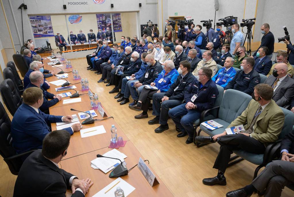 The State Commission meets to approve the launch of Expedition 65