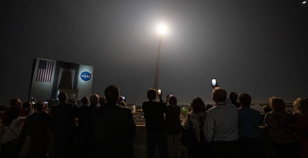 Guests Watch the Artemis I Launch