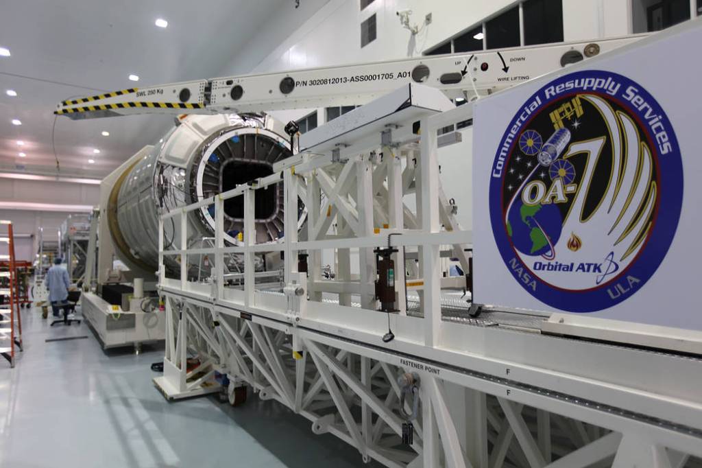 Work Underway to Close Cygnus Cargo Module Hatch for CRS-7