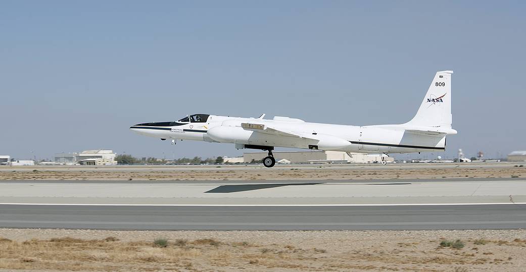 NASA’s ER-2 aircraft takes off for deployment to Walvis Bay, Namibia for the ORACLES airborne.