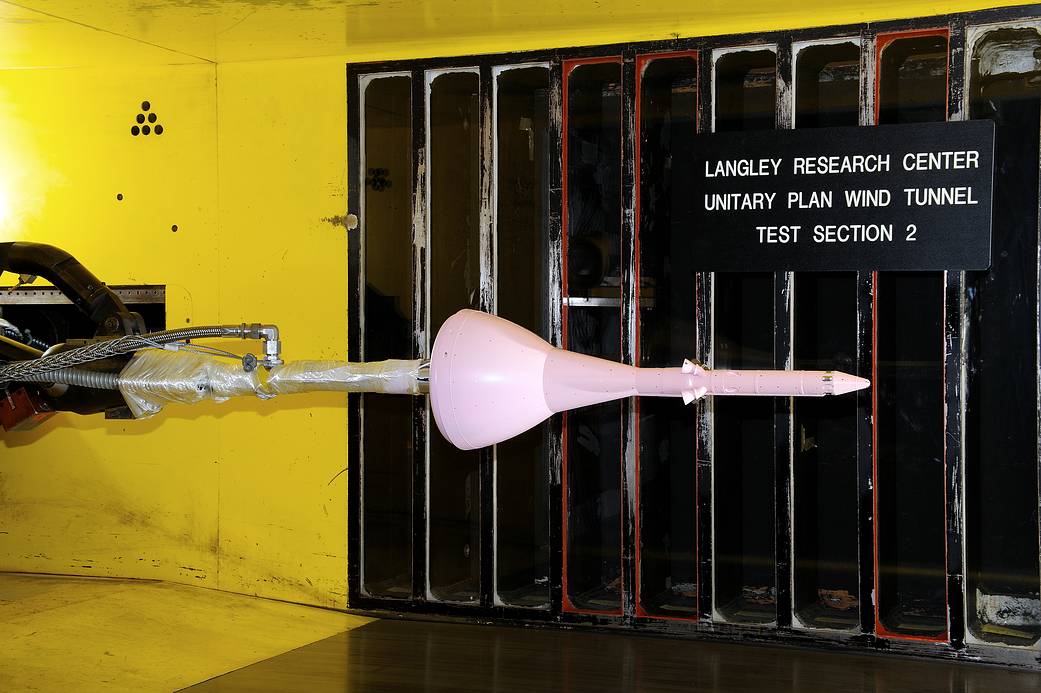 Test of the Orion Launch Abort System configuration using pressure sensitive paint.