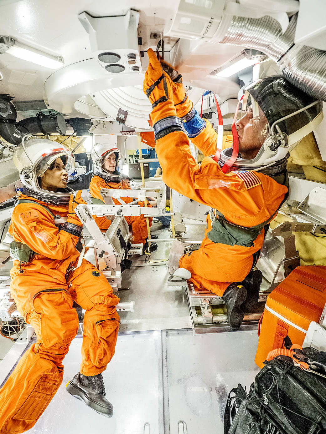 Astronauts Test Orion Docking Hatch For Future Missions