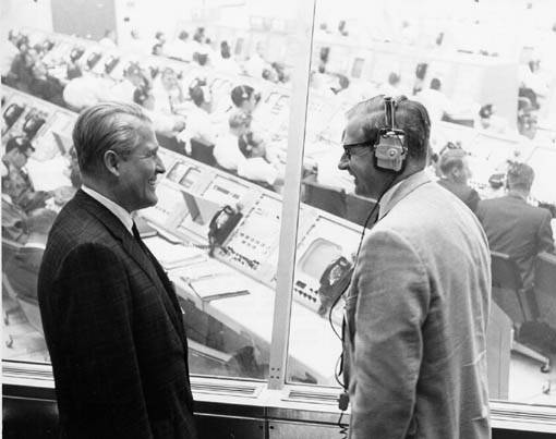 paine_w_von_braun_lcc_before_apollo_6_launch_apr_4_1968