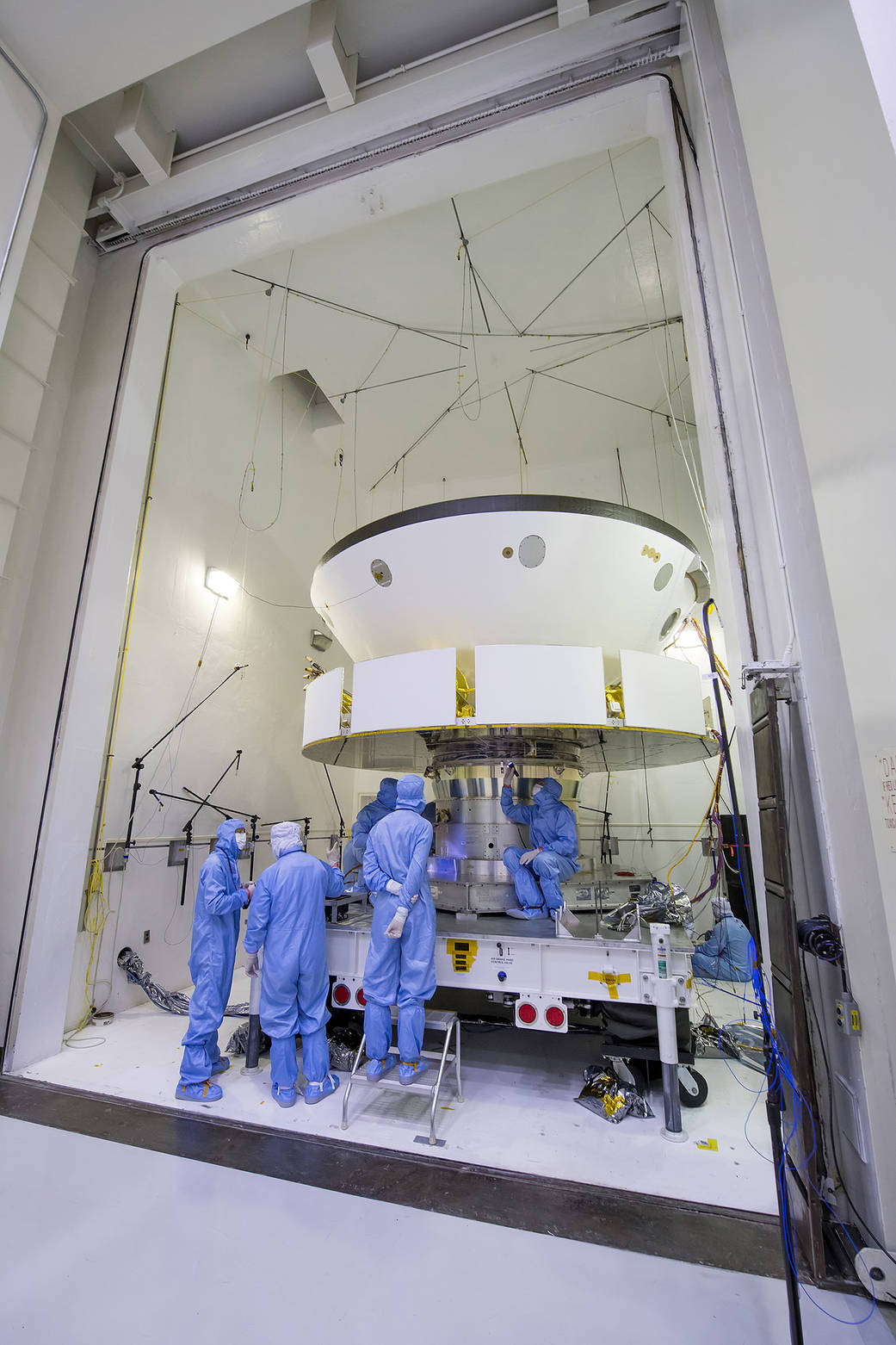 Mars 2020 in the clean room