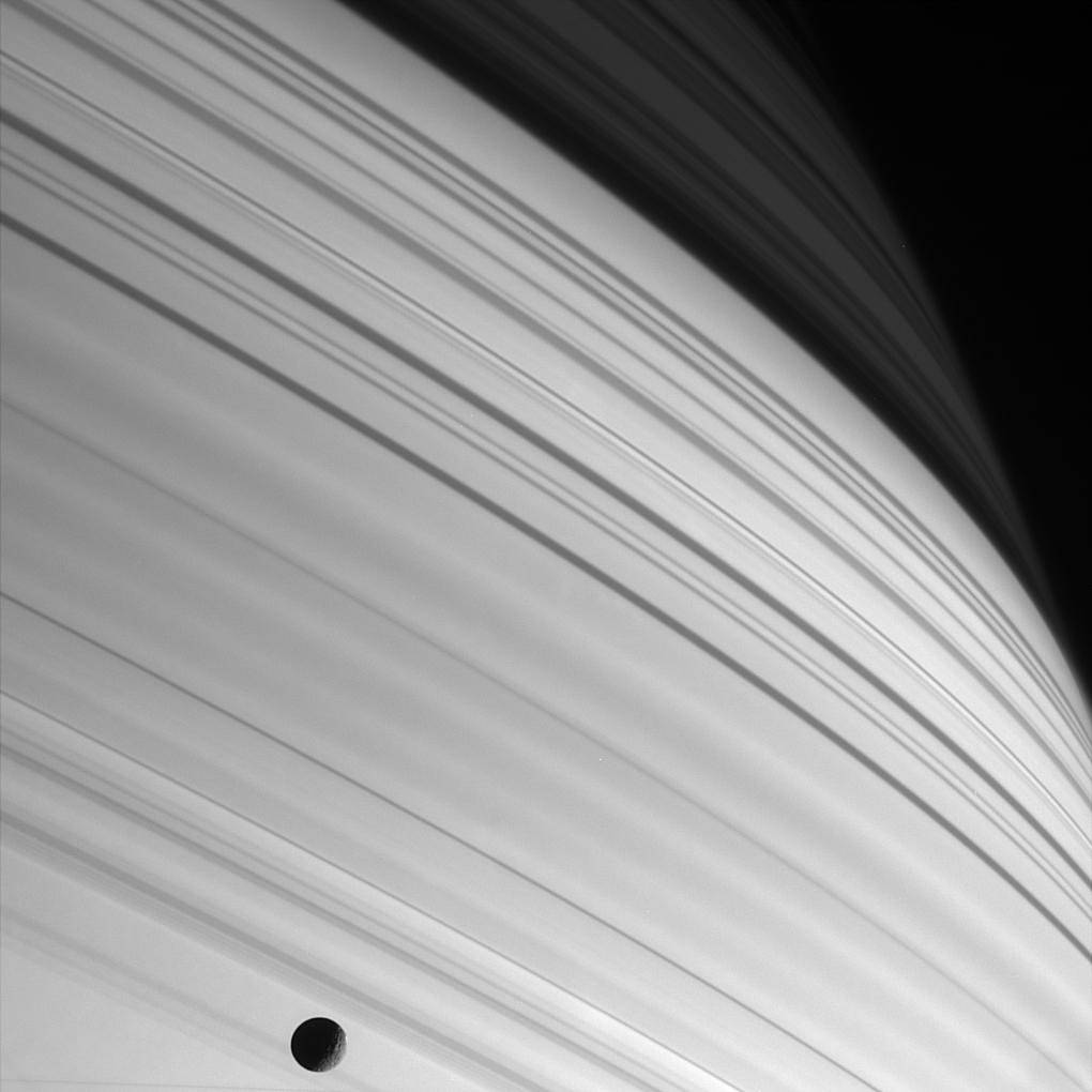  long thin shadows of Saturn's rings