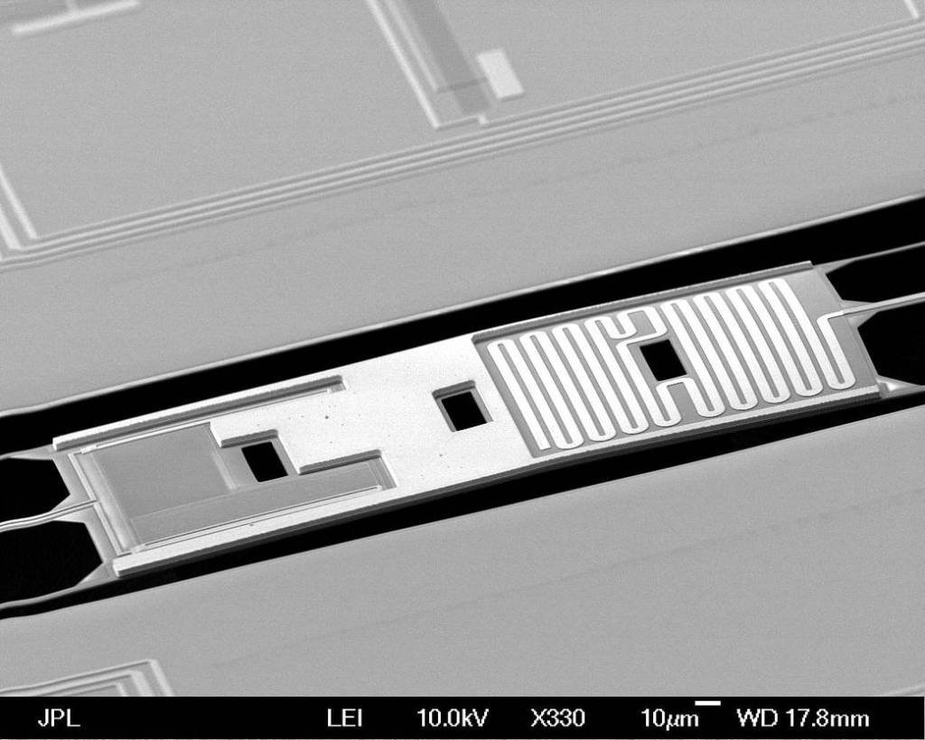 Detector Suspended in Free Space