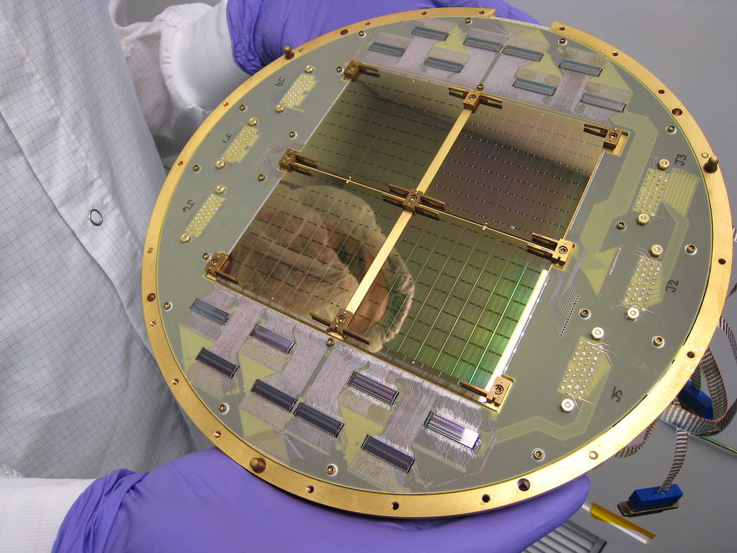 Array of the 512 superconducting detectors used on the BICEP2 telescope at the South Pole