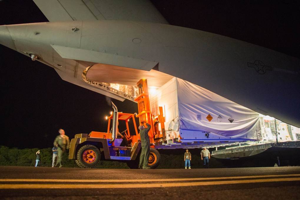 Unloading LDSD test device in Hawaii