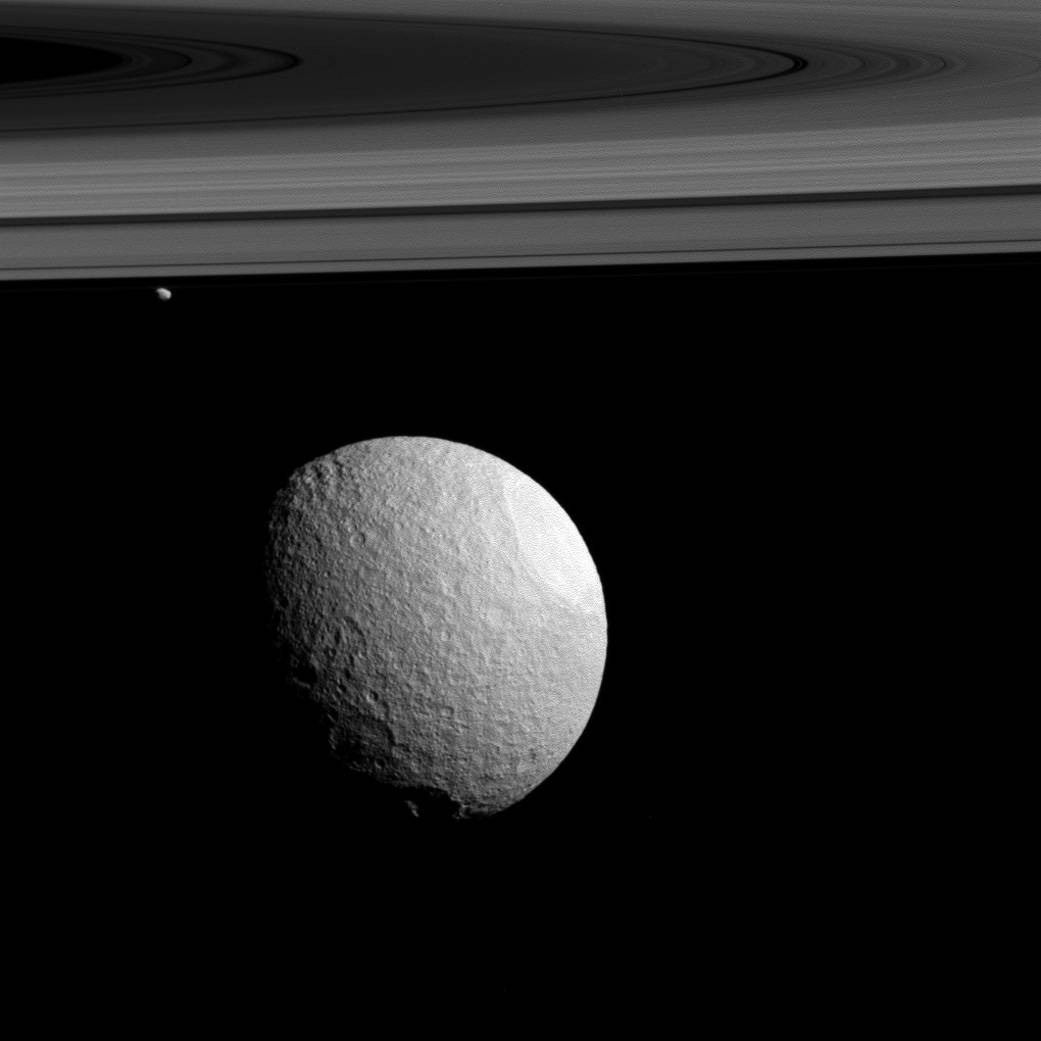 Tethus, Janus and Saturn's rings