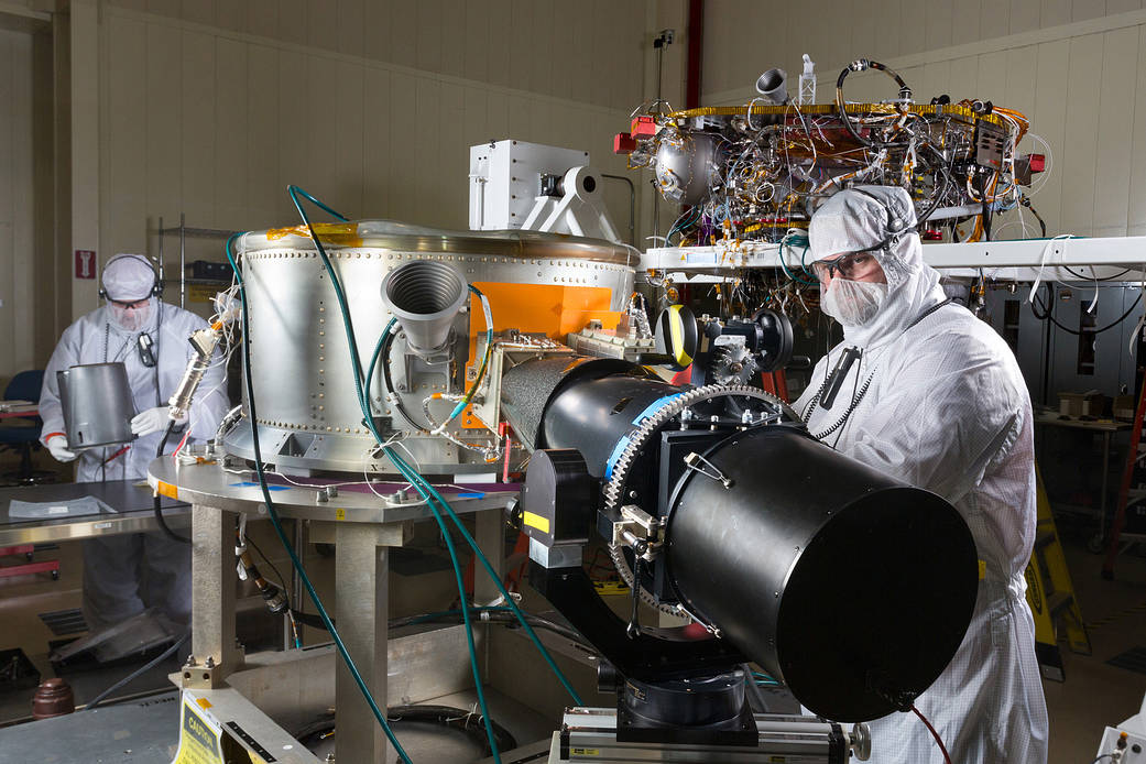 InSight cruise stage and lander in assembly