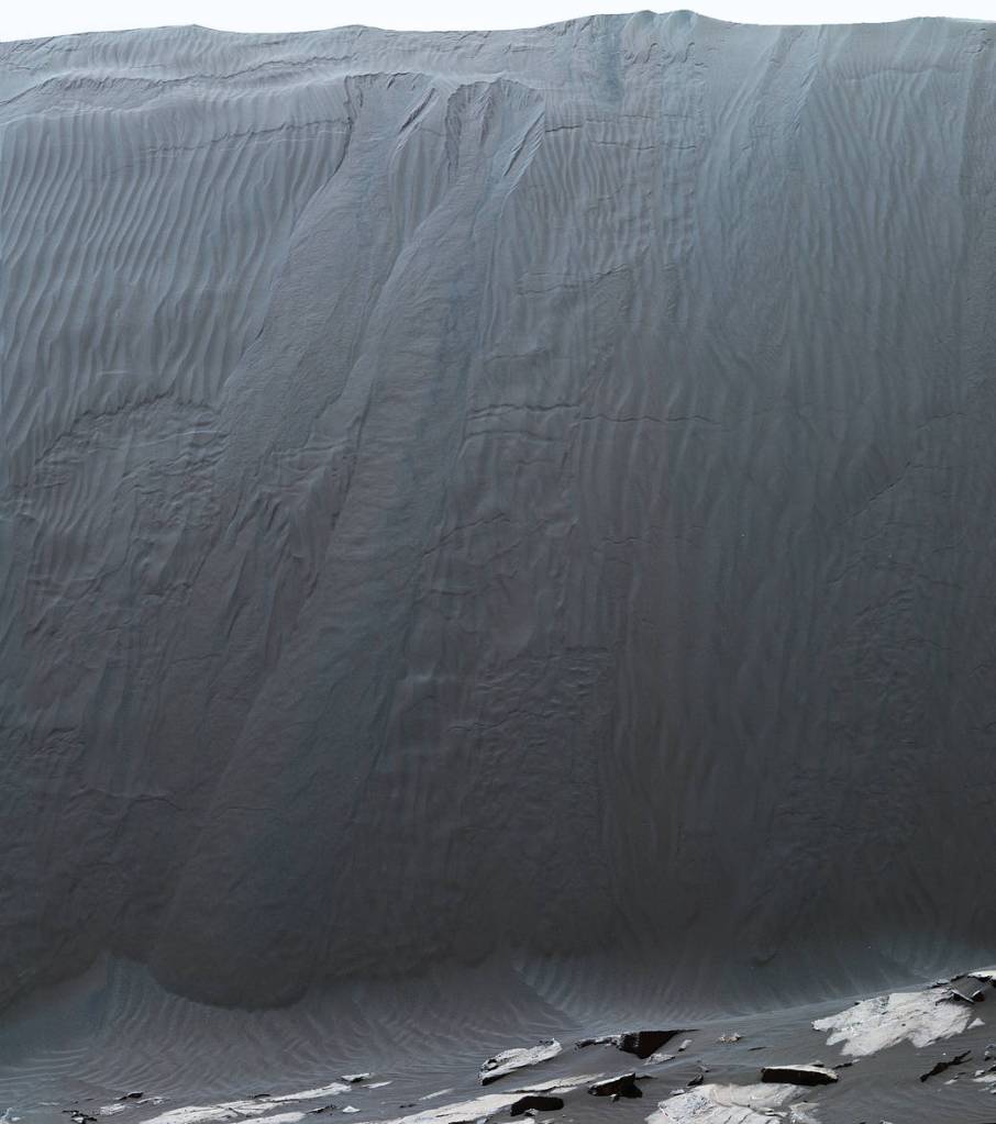 Mastcam Telephoto of a Martian Dune’s Downwind Face