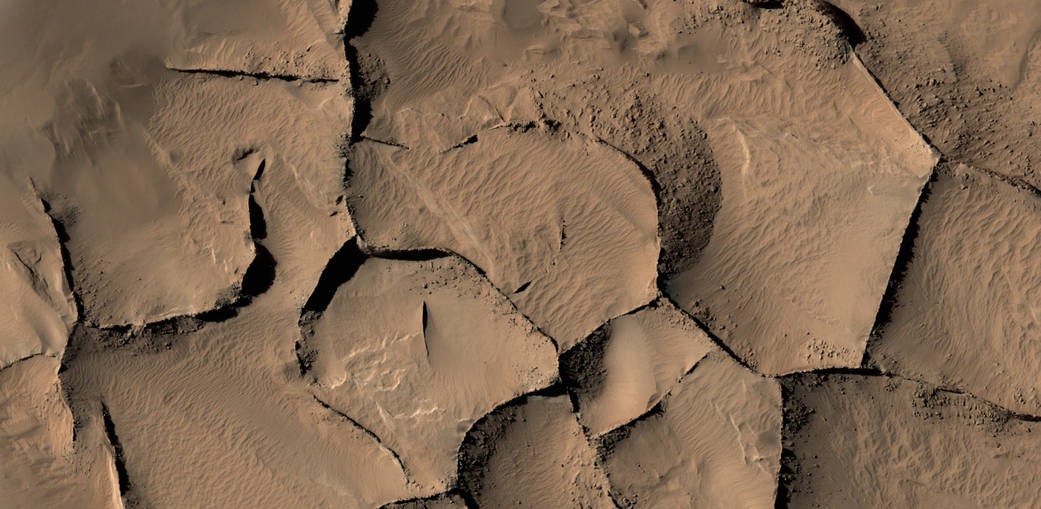 Narrow rock ridges on Mars