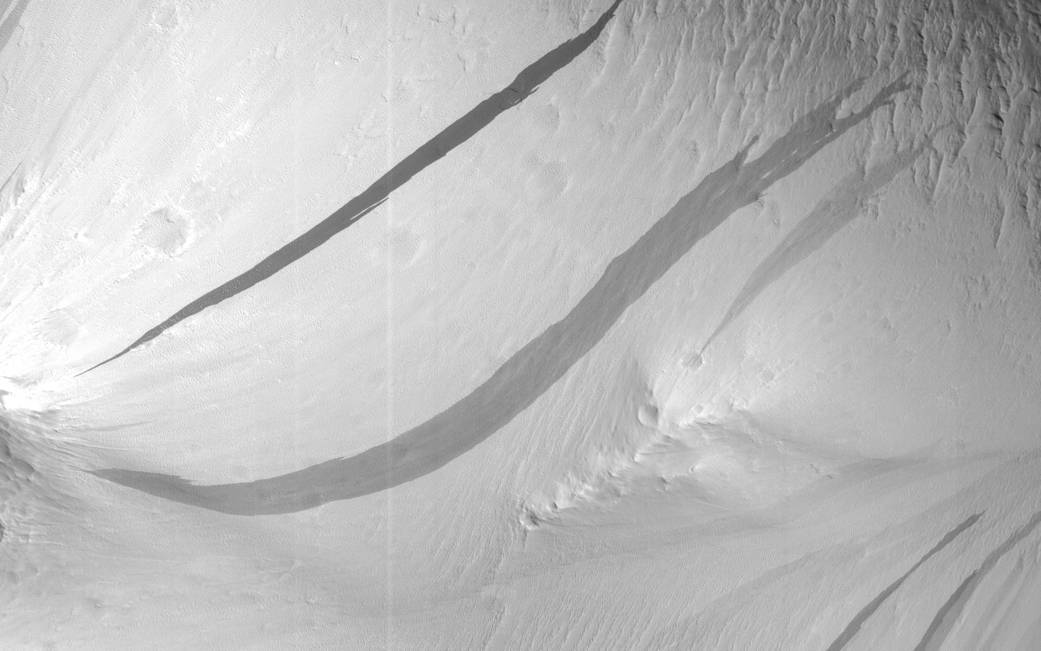 Slope streaks on Mars
