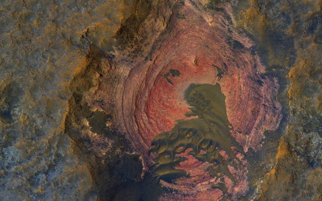 Layers and Dark Dunes