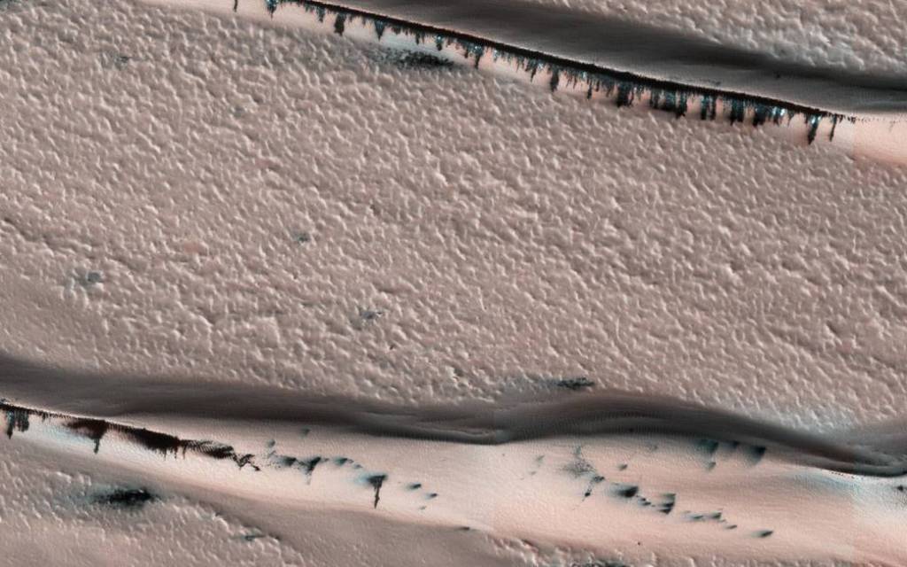 Defrosting Dunes within Chasma Boreale