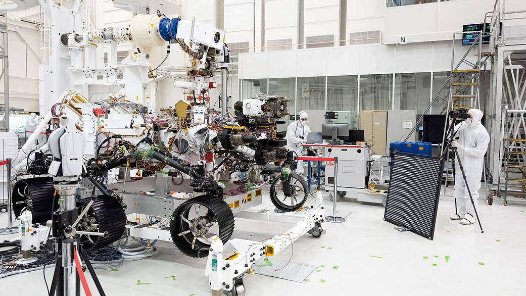 Engineers test cameras on the top of the Mars 2020 rover’s mast and front chassis. 