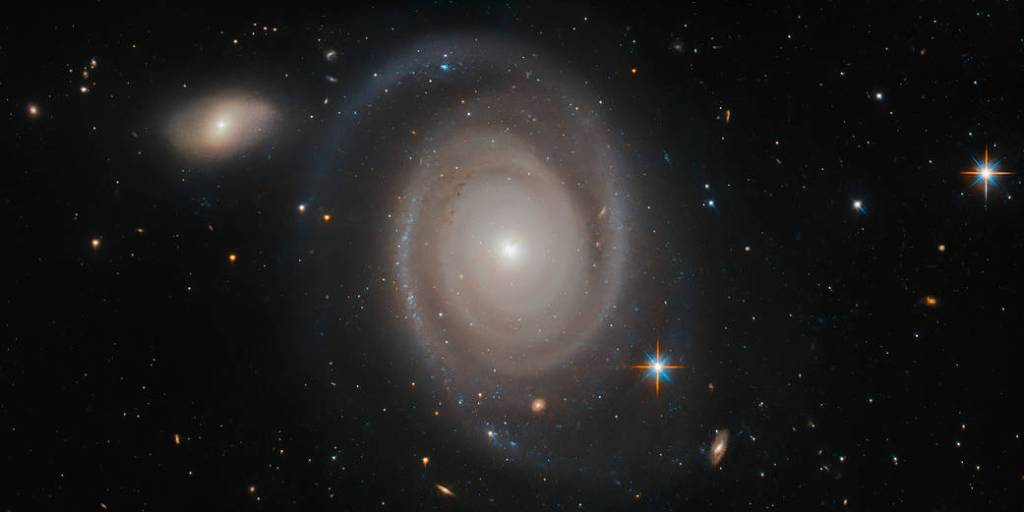 Hubble image of the NGC 1706 spiral galaxy