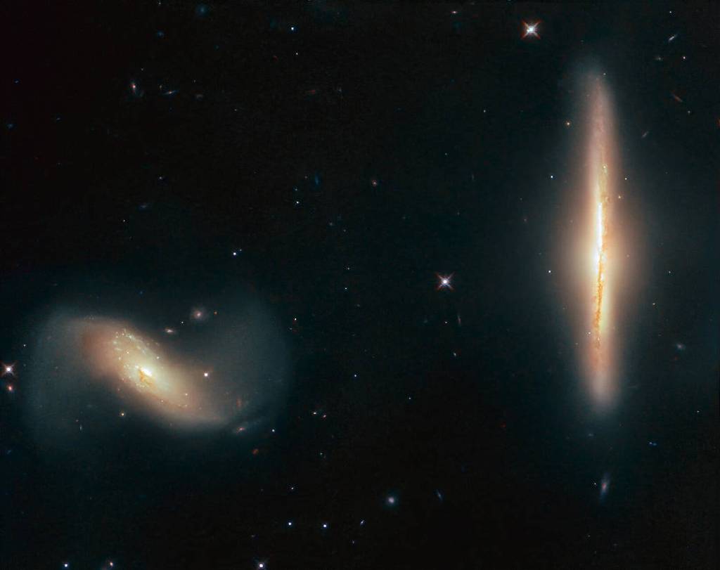 Hubble image of NGC 6285 (left) and NGC 6286 (right)
