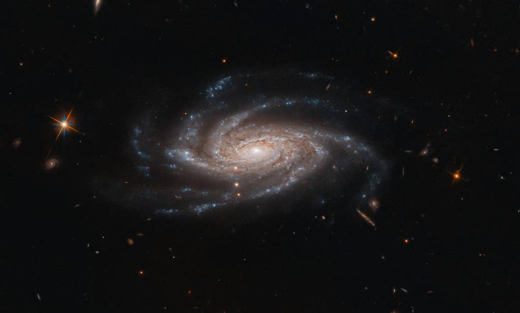 spiral galaxy NGC 2008