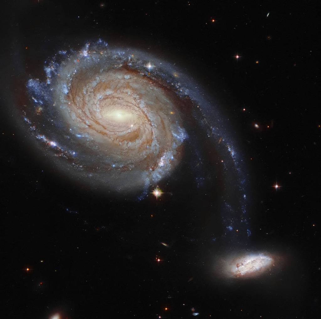 This observation from the NASA/ESA Hubble Space Telescope showcases Arp 86, a peculiar pair of interacting galaxies which lies roughly 220 million light-years from Earth in the constellation Pegasus. 