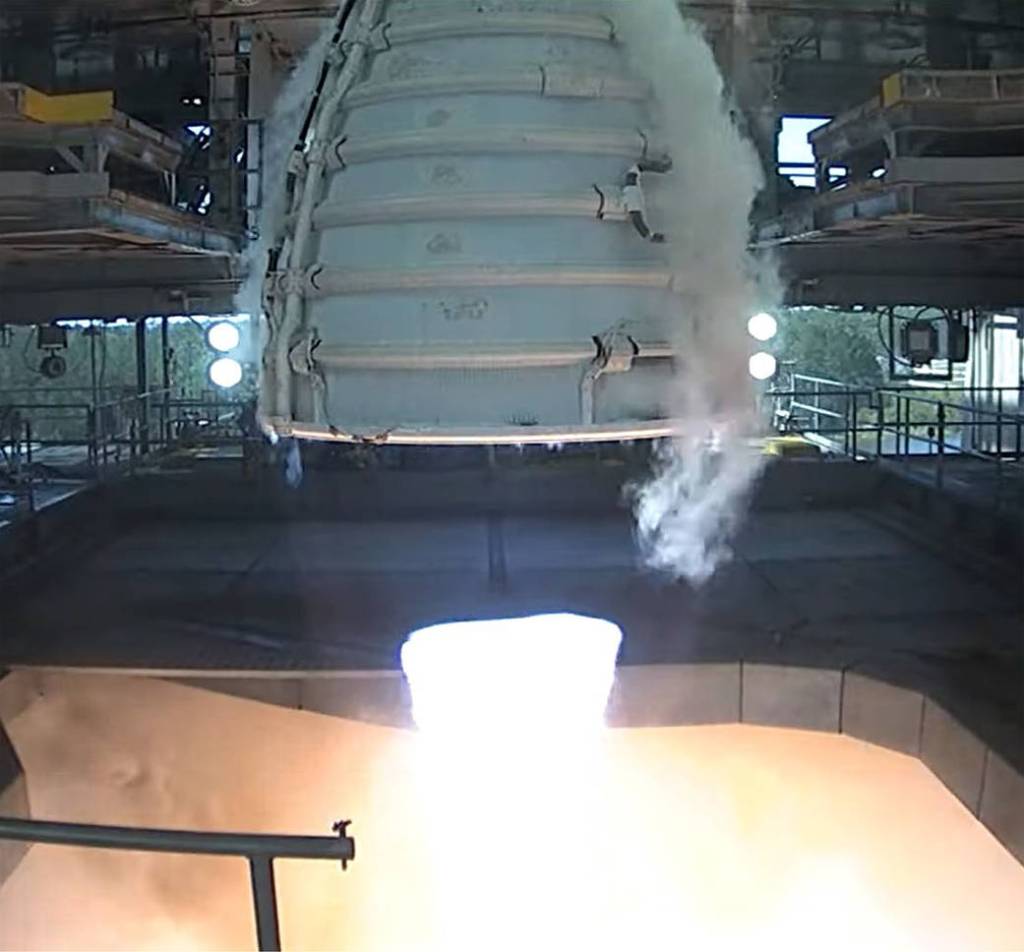 RS-25 engine fire test
