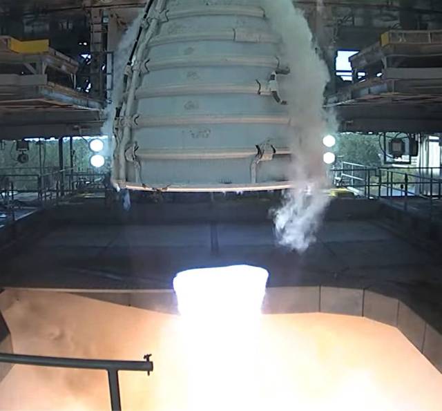 RS-25 engine fire test