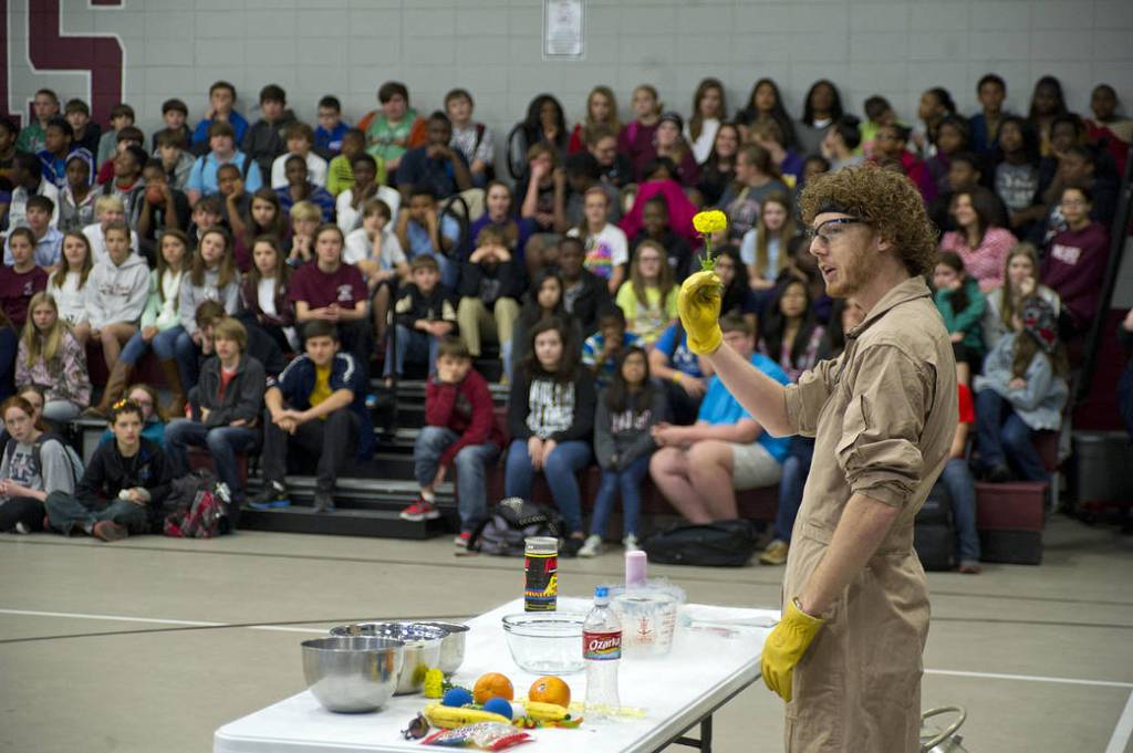 Stennis Conducts Outreach Activities