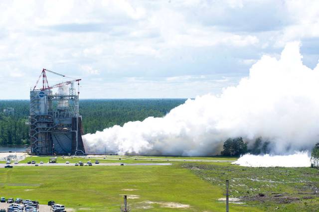 RS-25 engine test at Stennis Space Center