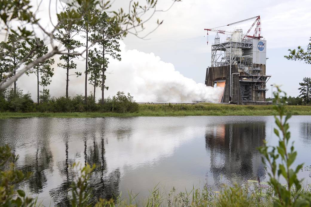 installing the controller unit on a RS-25 development engine