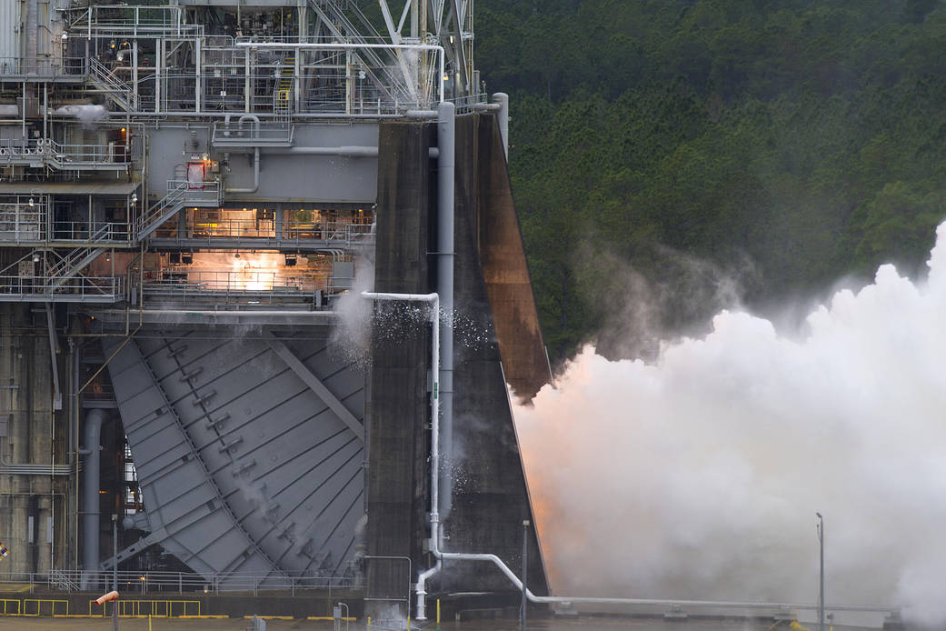RS-25 engine test at SSC