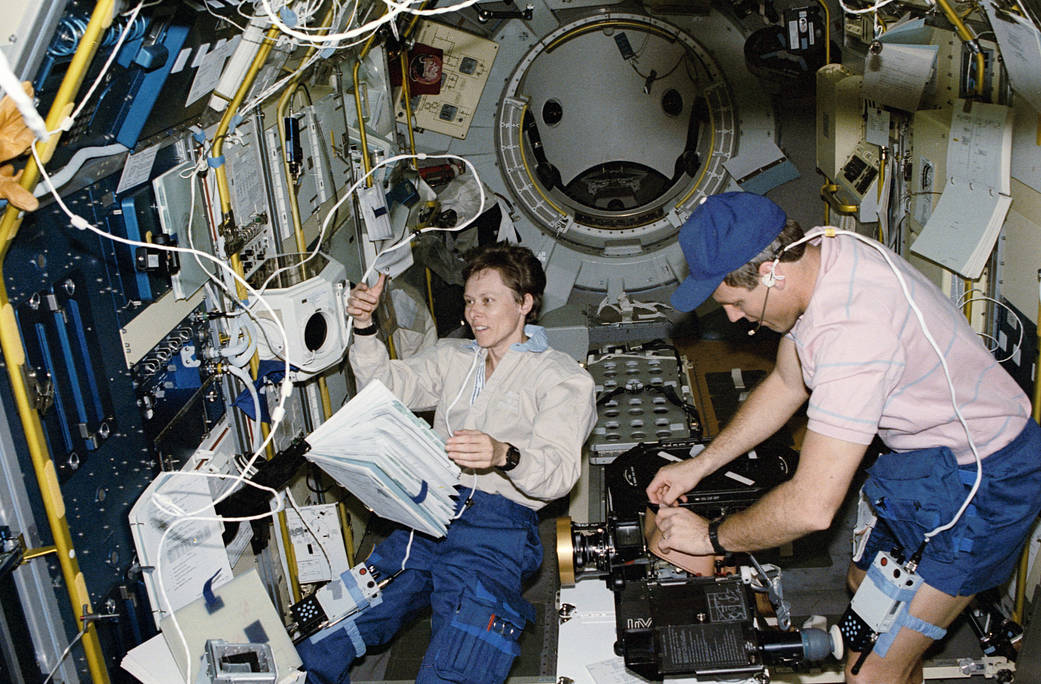Payload Specialist Roberta Bondar and Astronaut Stephen Oswald