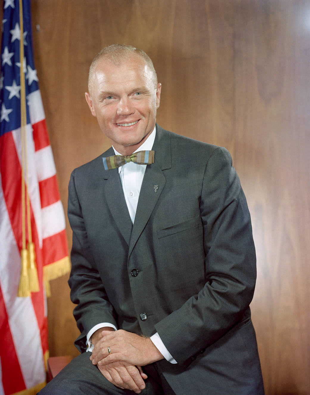 Official portrait of astronaut John H. Glenn Jr., Dec. 1962