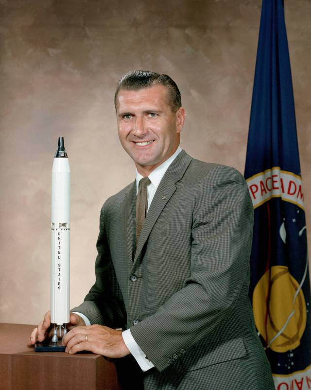 Official astronaut portrait from 1964 of Dick Gordon