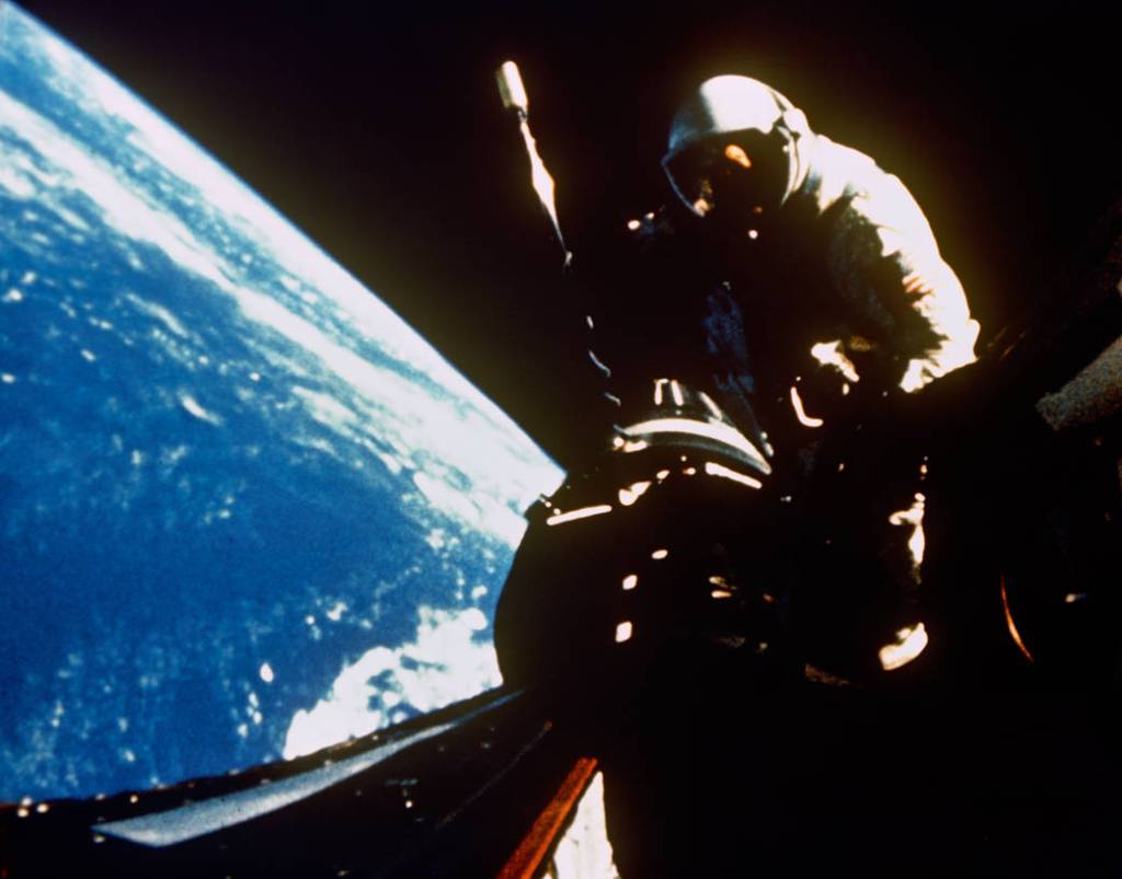 Astronaut Dick Gordon Returns From Gemini XI Spacewalk
