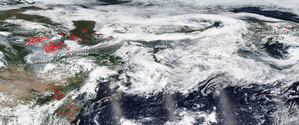 NASA satellite image showing smoke from fires in Siberia reaching Alaska