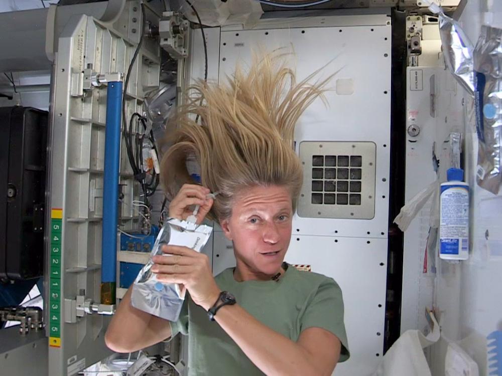 Karen Nyberg washing her hair in space