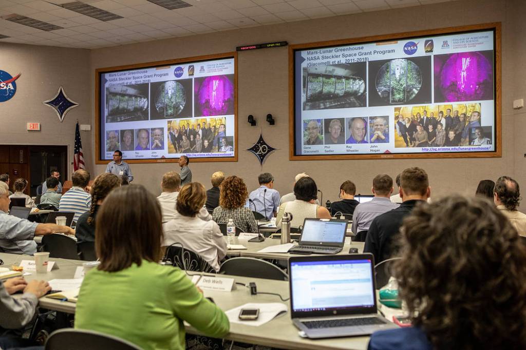 Kennedy Space Center Hosts Experts for Workshop on Robotics and Automation in Space Crop Production